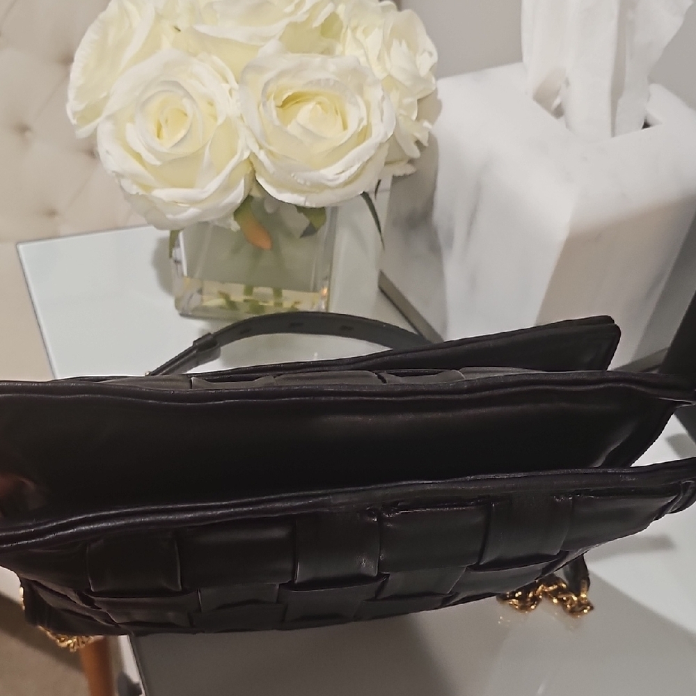 Salvatore Ferragamo Black Woven Shoulder Bag - Picture 6 of 8